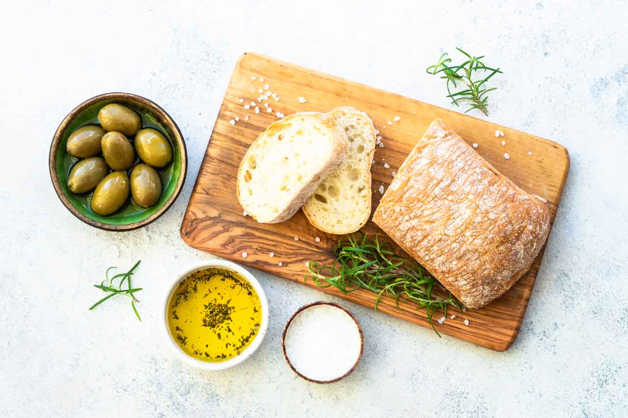 Huile d'olive avec du pain